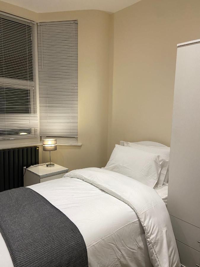 Beautiful Rooms Only Few Steps Away From Bruce Grove Tottenham Stadium Londra Esterno foto