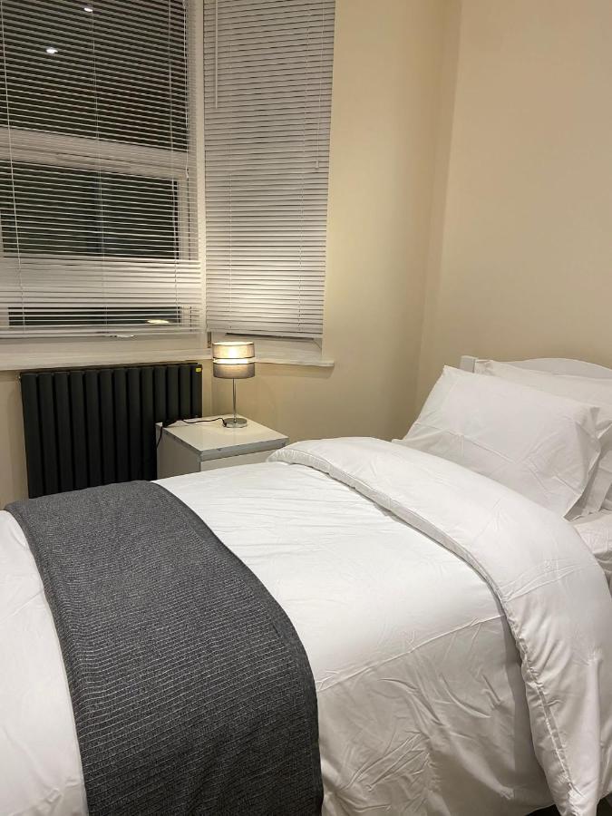 Beautiful Rooms Only Few Steps Away From Bruce Grove Tottenham Stadium Londra Esterno foto